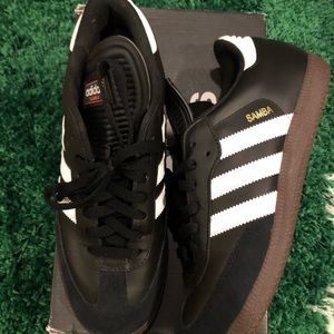 Samba Classic Adidas - Men’s 8/Women’s 10